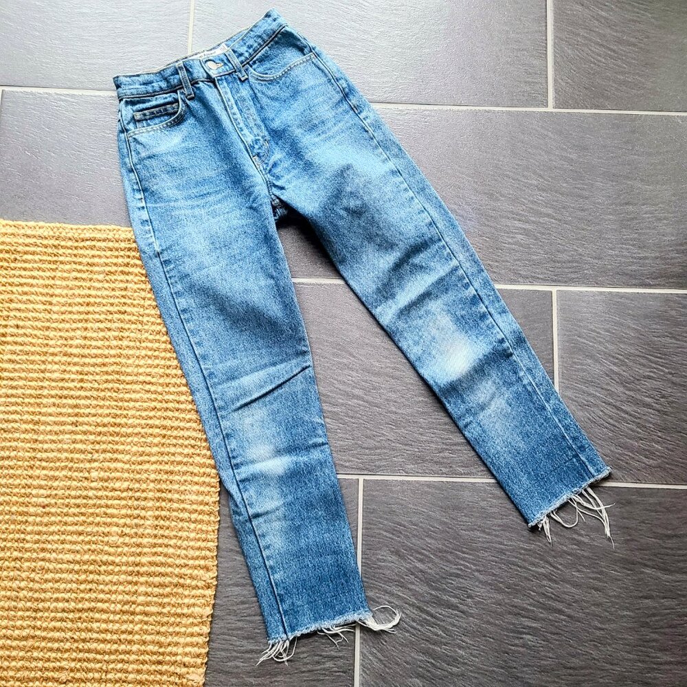 American Apparel Frayed Hem Ankle Blue Wash High Rise Slim Leg Mom Jeans Size 25